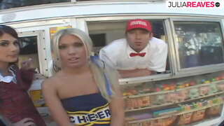 Sorvete vendedor faz trio transa em sua van de sorvete