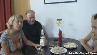 Jauniešu skaistums ir sekss ar veco pāris