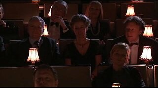 ȥ�莉亚*琼斯-同性恋-粗略显示有一个瓶子和一个baseballbat