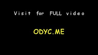 ͛�륭한 갈색 머리 폭탄 밀라 얻을 망치 뒤에서