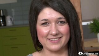 ���னியா அழகு சக் அவரது கடின கருப்பு டிக், மற்றும், பெற அவரது புஸ் கடின fucked.