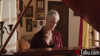 Gruaja Në Shtëpi Të Luajnë, Kur Burri Është Larg - Ryan Keely, Gina Valentina Gruaja Në Shtëpi Të Luajnë, Kur Burri Është Larg - Ryan Keely, Gina Valentina