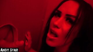 Blows chailín dick ag an Gloryhole