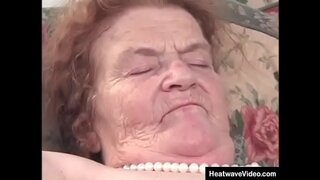 Hey Mo Grandma É A Fraochún #4 - Davina Hardman - Wrinkly grandma i gcathaoir rothaí fucked ag chuid eile sa bhaile