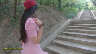 Dean och Hans Farbror Dan Ge Unga Slyna Två Tjocka Massor av Sperma Djupt In i Hennes 18-Åriga Pussy - Bella Angel Del 1 av 2